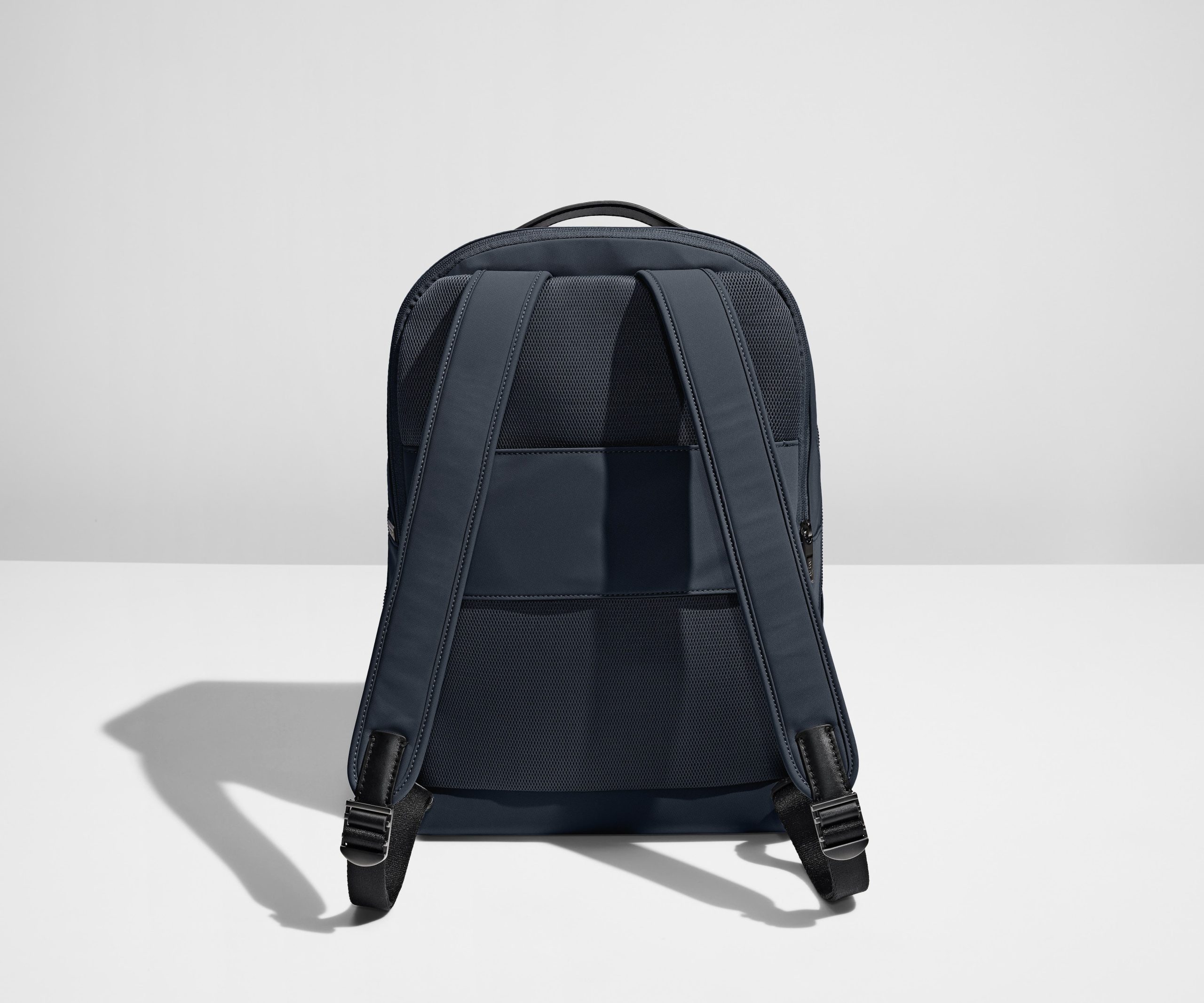 PDP_Backpack_Zip_Navy_02_281_29_19c82a98-5419-4bc0-b4cf-90f5412e37ba.jpg