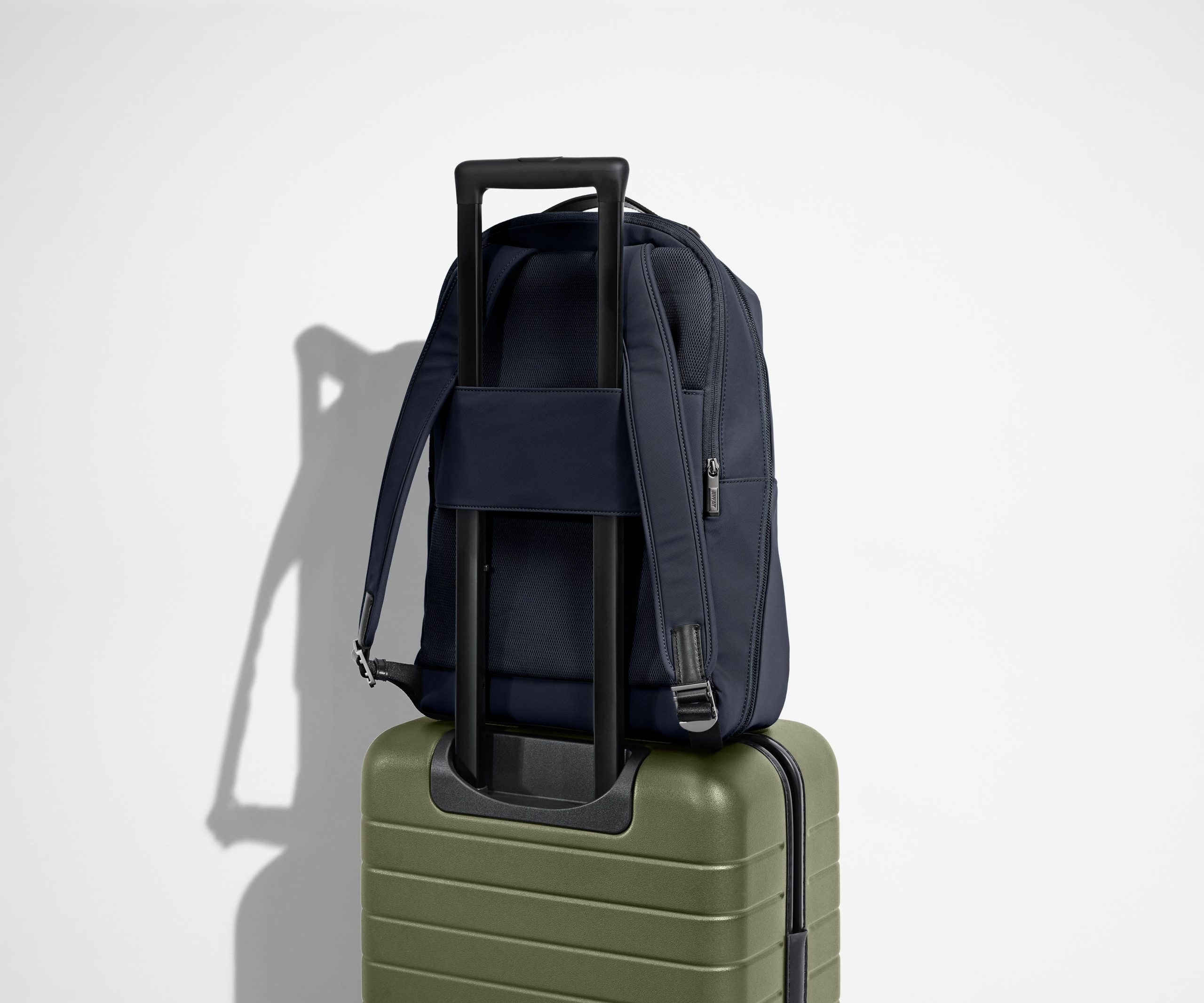 PDP_Backpack_Zip_Navy_04_cb43b1f8-4105-4416-b020-0fb0cd0152ed.jpg